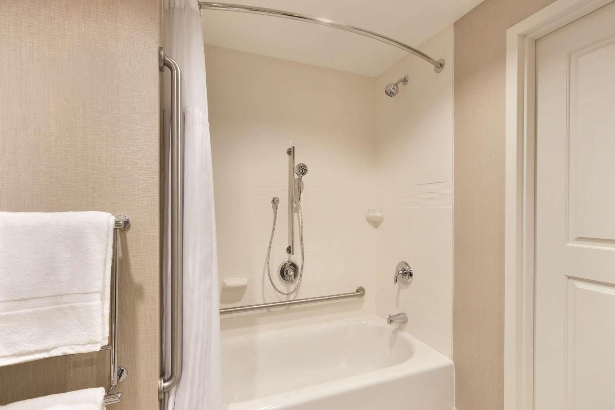 Homewood Suites By Hilton Calgary Downtown Экстерьер фото